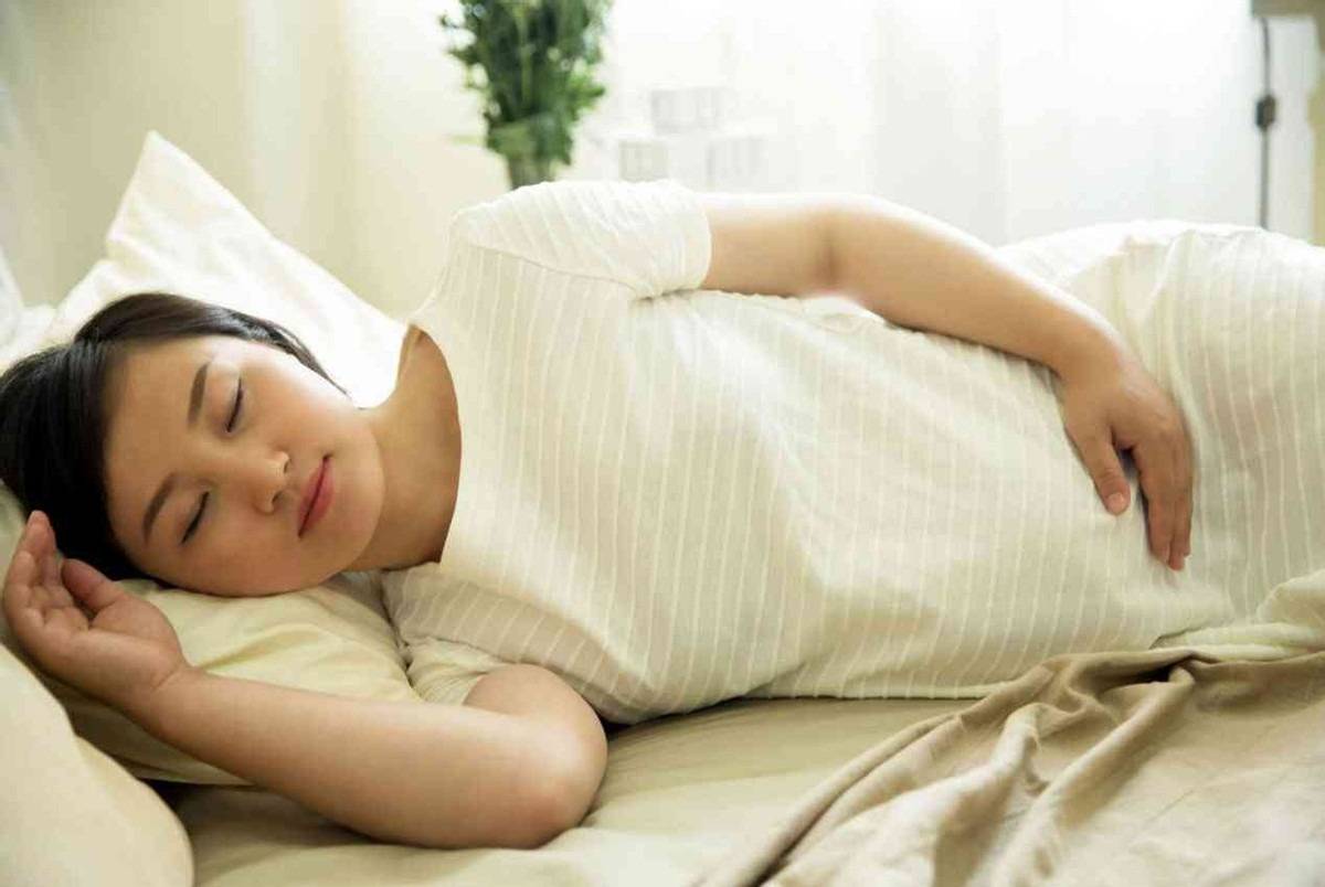 孕期这几种睡姿千万要注意 孕早期、孕中期、孕晚期分别应采取哪种睡姿