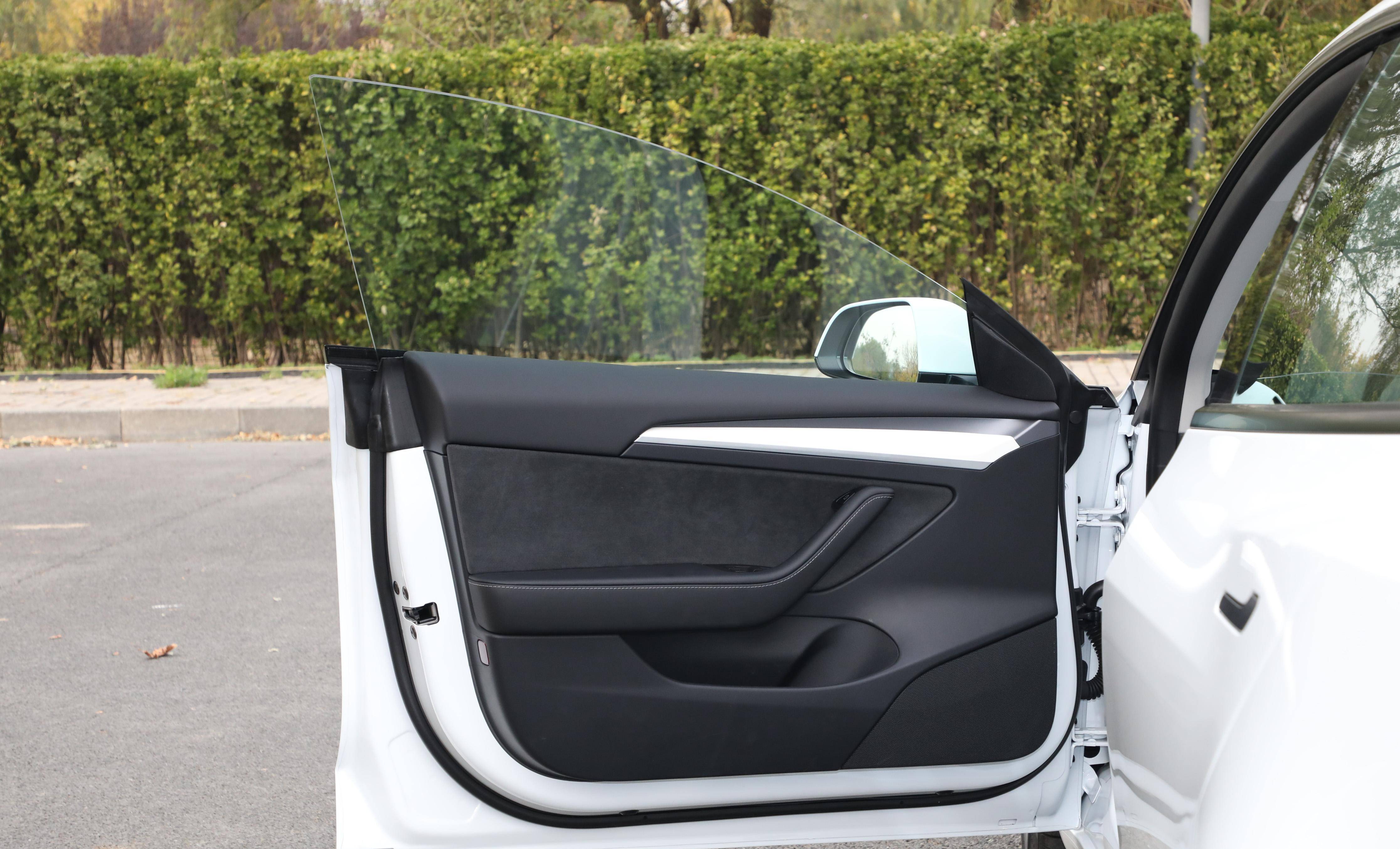 30万预算,不买奔驰c级,而买特斯拉model 3?说出来会被人笑吗?