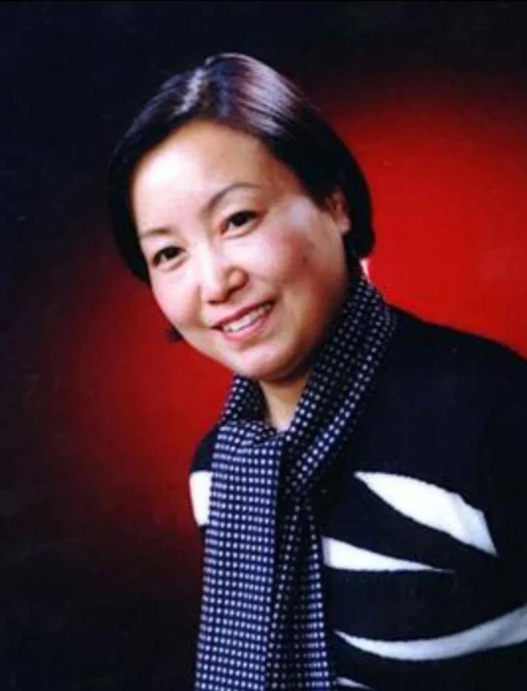 丈夫继承了她遗志,免费帮人打官司,年仅45岁就去世_卫春晓_工作_妻子