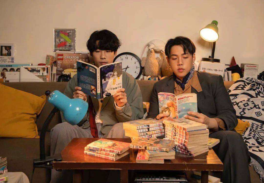 乐团忒修斯正中了这个哲学迷思,原本五人的乐队,几年之间丢了三块木板