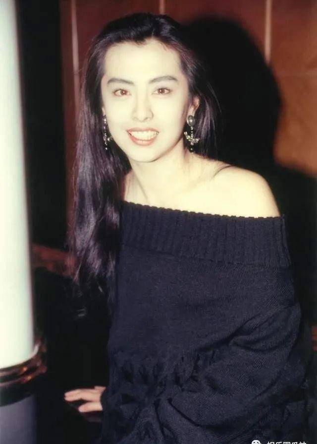 「亚洲最美腿」王祖贤,紧身迷你裙,完美身材轮廓_美人_照片_时尚