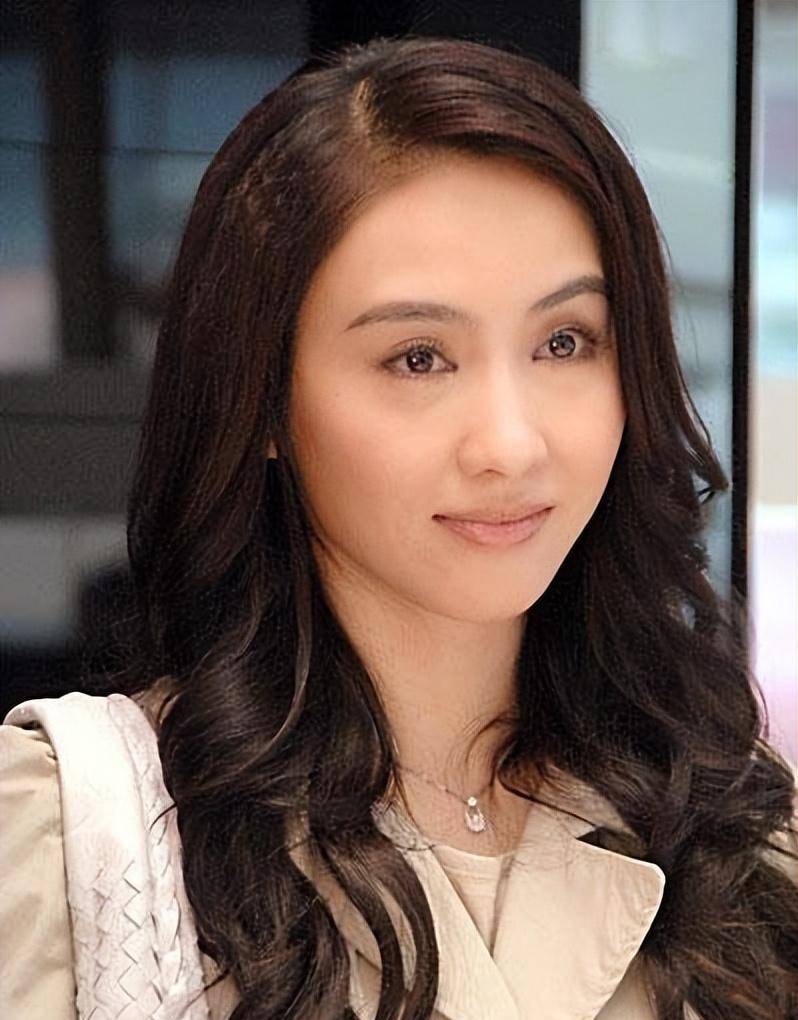 残疾富豪为她花天价办婚礼,许晋亨送游艇示爱,黎姿到底有何魅力_马廷