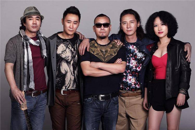 3,黑豹乐队:成立于1987年,中国著名重金属/硬核类唱跳组合,早期成员有