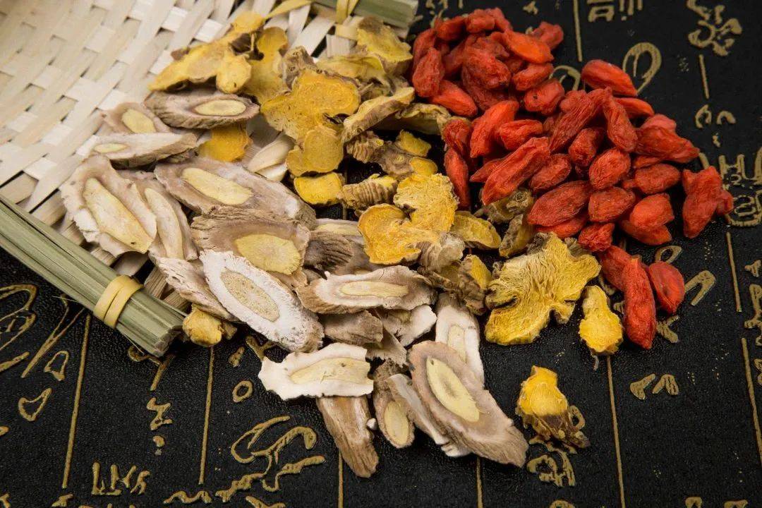 武汉中医曾超医生丨甲状腺结节的中医治疗与日常调养（武汉治疗甲状腺结节老中医专家排名）
