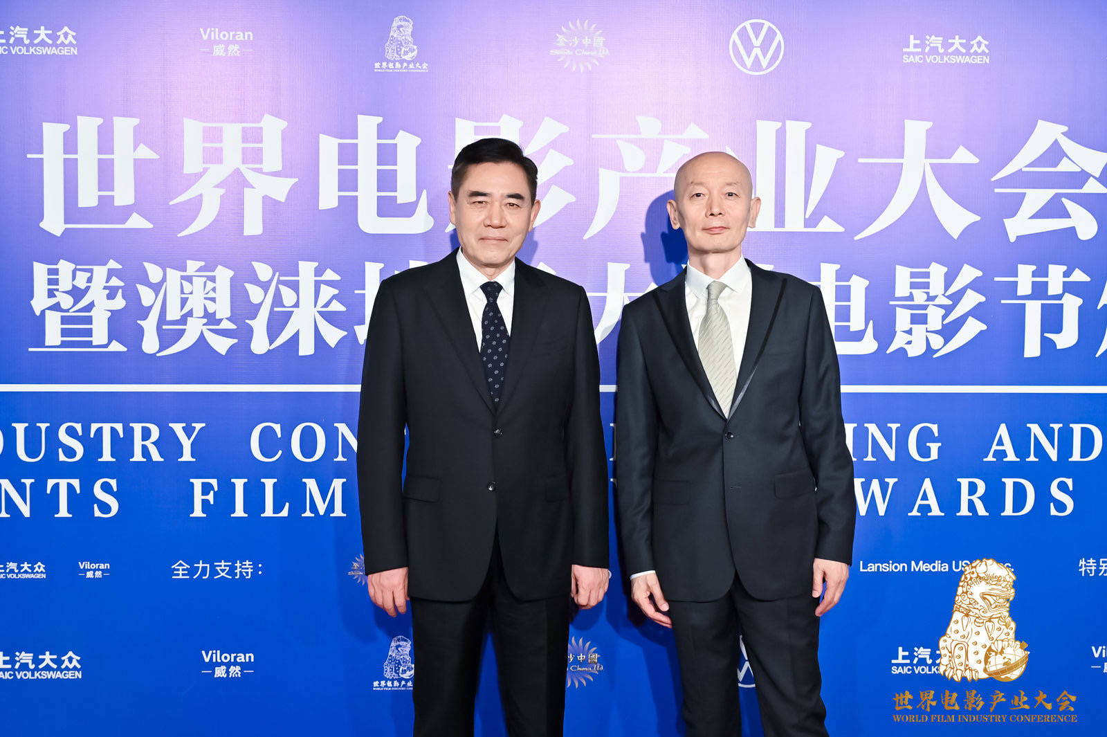 香港电影金像奖前主席文隽出席上汽大众威然世界电影产业大会_搜狐汽车_搜狐网