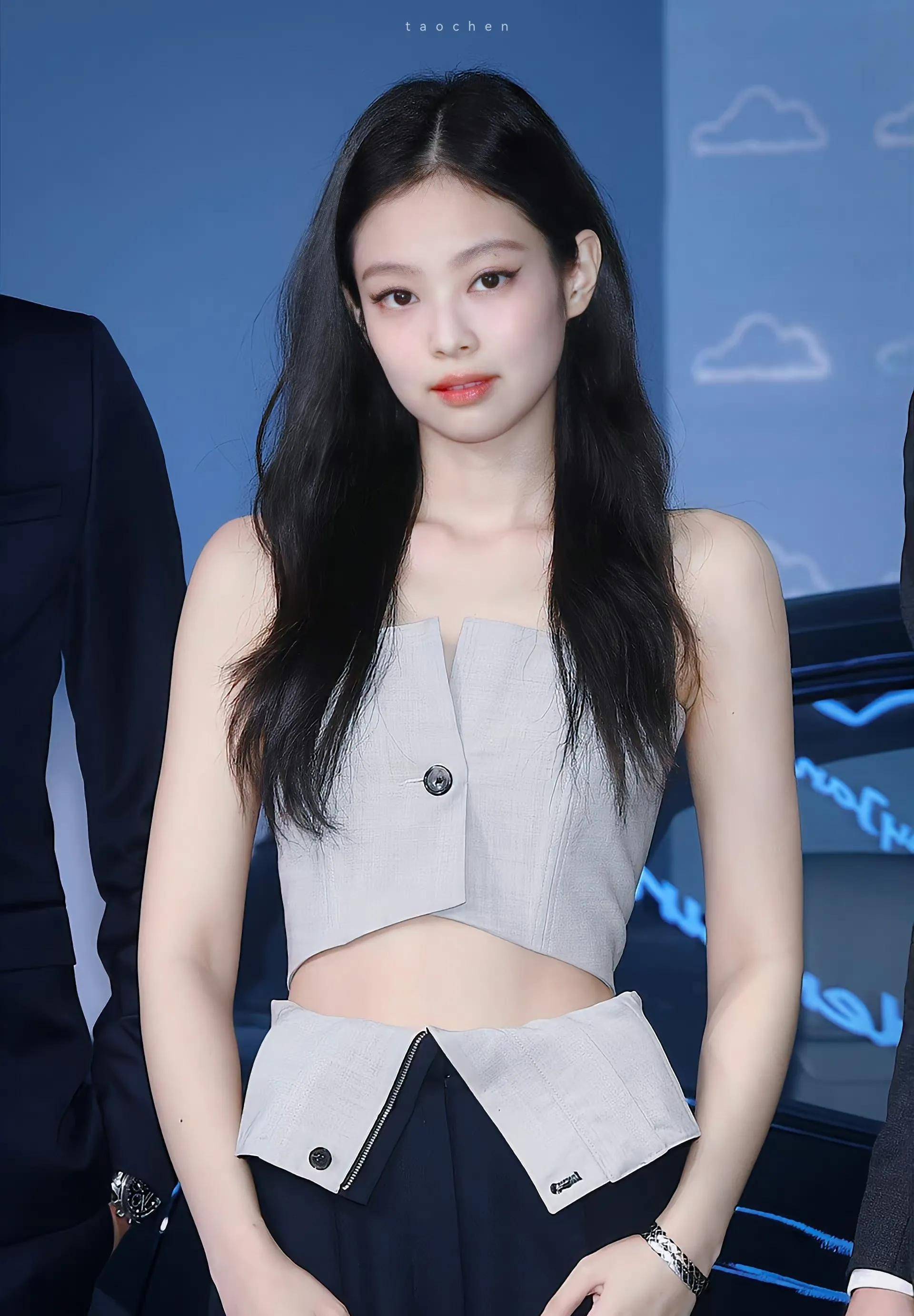 jennie金智妮一字肩抹胸性感小野猫造型