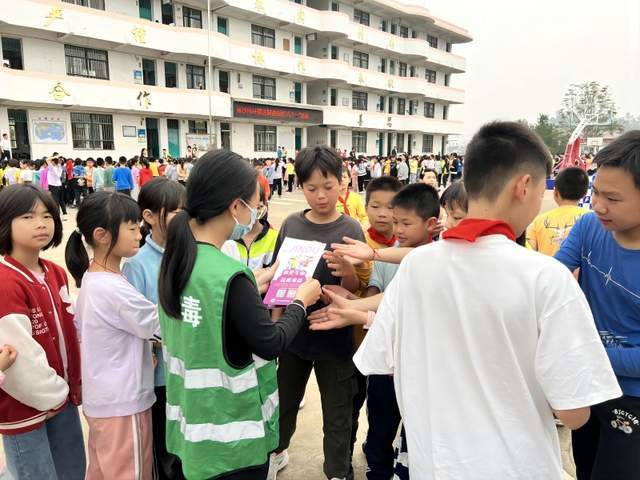 鹿寨县寨沙镇:开展禁毒宣传,守护校园净土_毒品_活动_危害