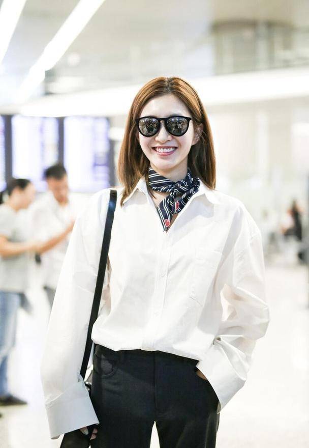 江疏影超爱穿的这件"白衬衫",百搭还时髦,轻松穿出好气质!