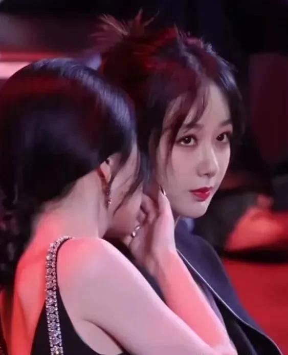 杨紫和迪丽热巴差距有多大?