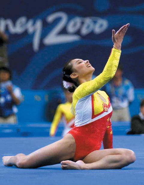 41岁奥运冠军刘璇晒日常,给孩子赚奶粉钱不易,间隙还得带二胎_照片