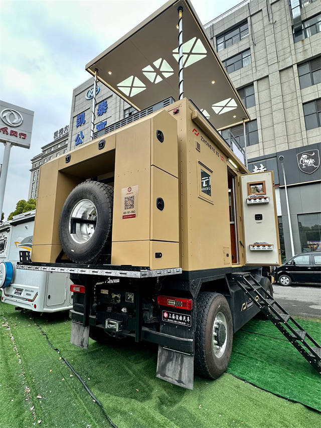 红岩四驱重卡房车,快来看看吧