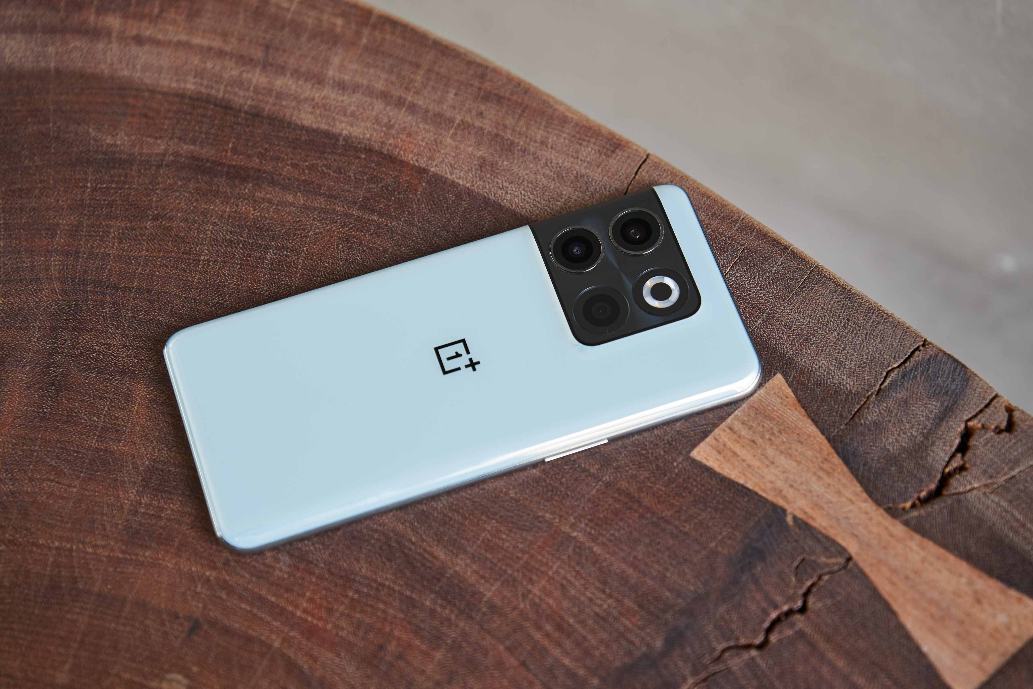 一加ace 2,满血版骁龙8 ,还值得买吗?_性能_旗舰_方面