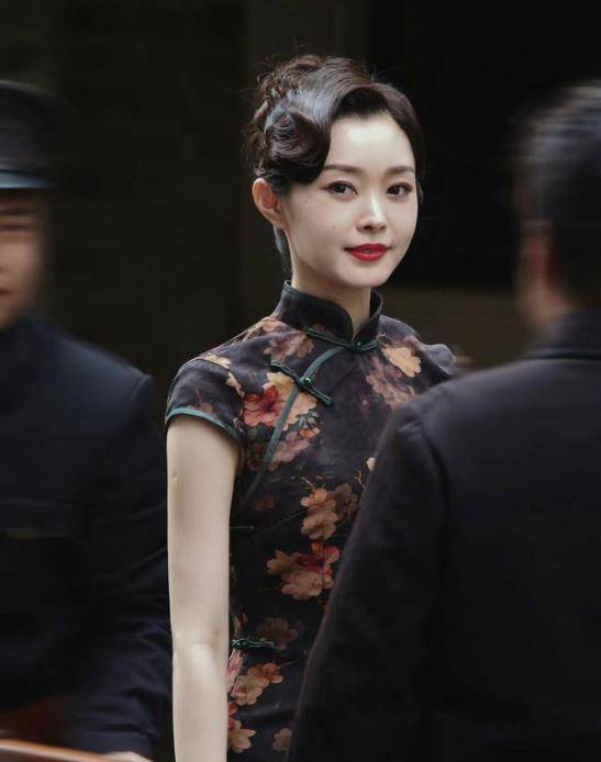 完美气质,女明星穿旗袍,谁是你心中的旗袍女神?_杨幂_迪丽热巴_虞书欣