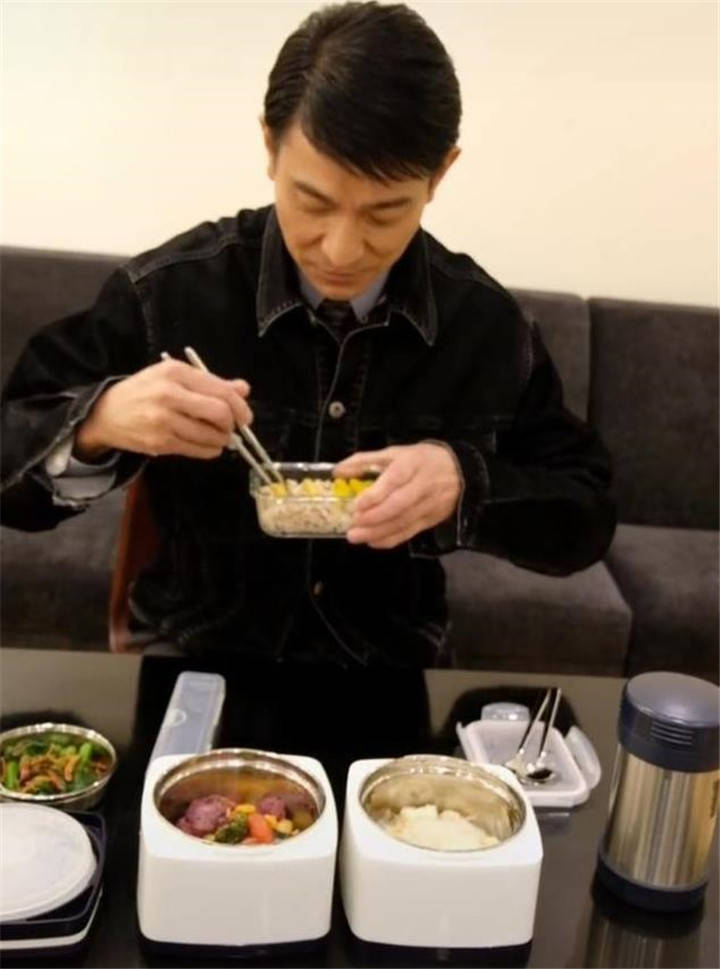 刘德华吃饭的照片图片