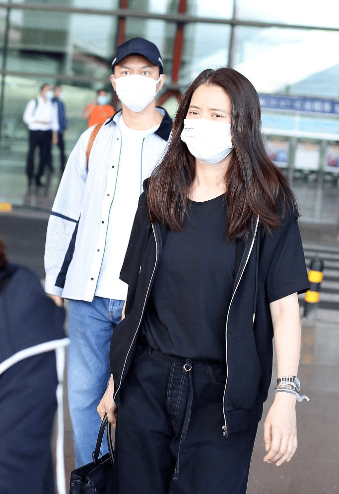 都穿旗袍,袁咏仪跟俞飞鸿仅差1岁!