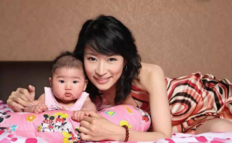 管宗祥迎百岁寿诞,精神矍铄与91岁于黛琴罕同框,梁静为公婆祝寿_管虎