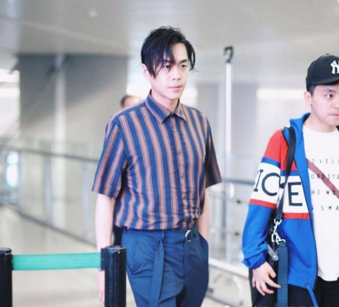 张若昀扎着小辫子,臃肿的身材已经变成了中年胖大叔,网友:唐艺昕很强!