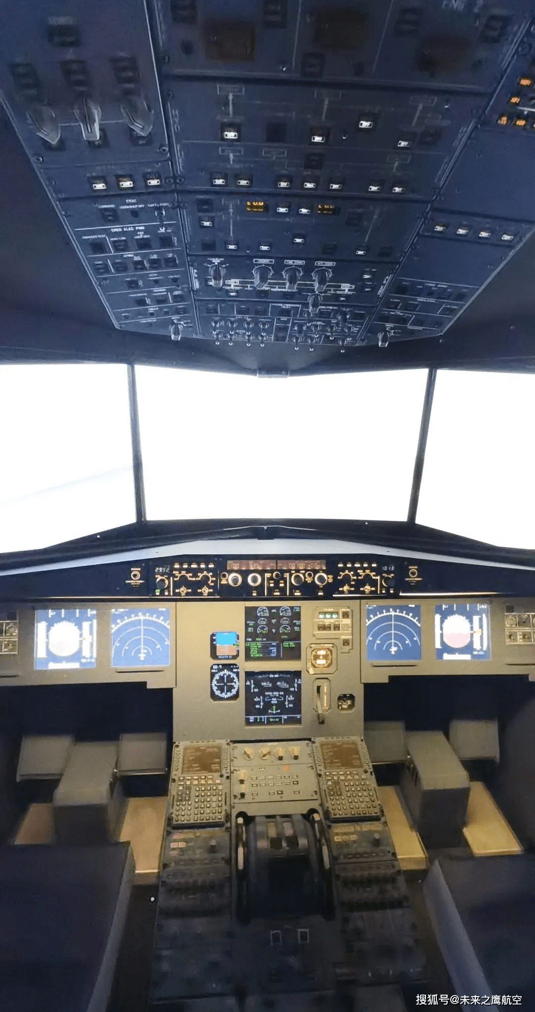 未来之鹰航空向宁夏新商务技工学校交付定制a320模拟驾驶舱项目