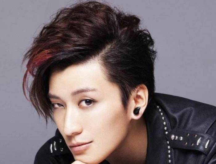 当时的乔任梁是和井柏然薛之谦他们认识的,并且也是很好的朋友,乔任梁