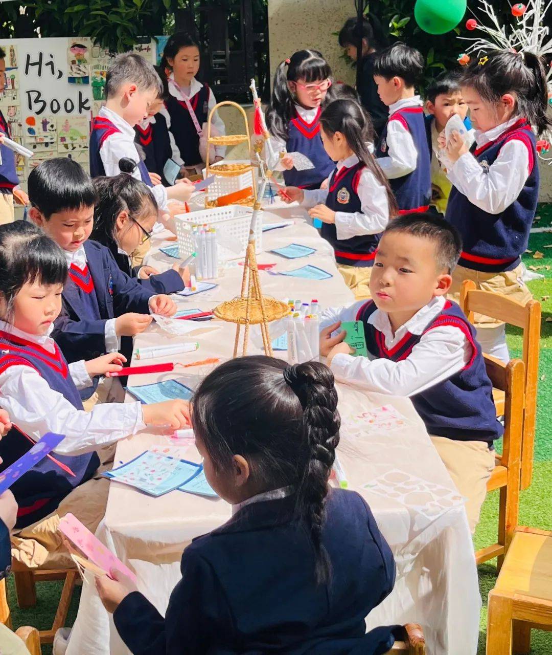 这可难不倒我们,花格子大象,好饿的毛毛虫,大卫……这可是我们读了