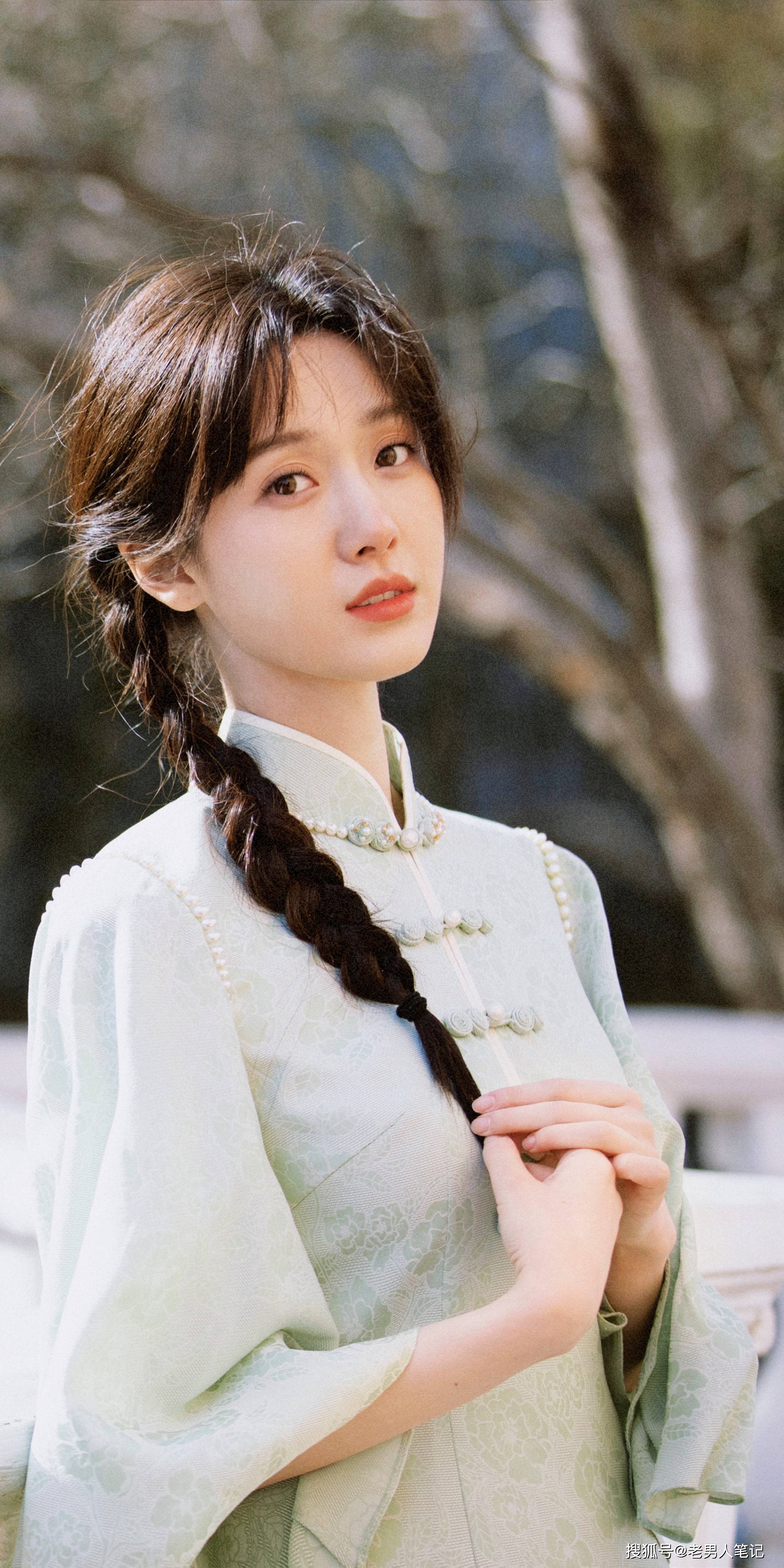 王子璇文艺风壁纸组图,桃花面柳叶眉麻花辫,演绎民国旗袍少女_时尚