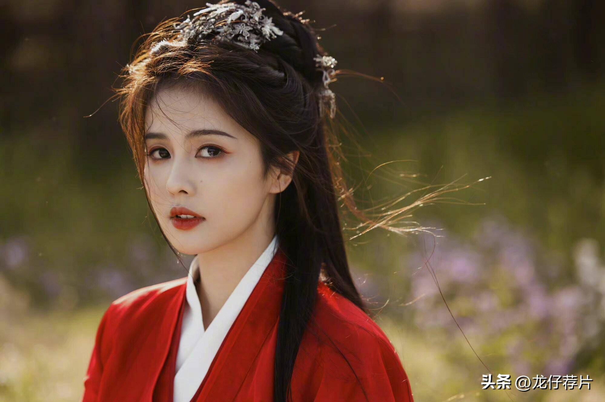 在这里也祝福白鹿,再接再厉,为大家带来更好的作品.