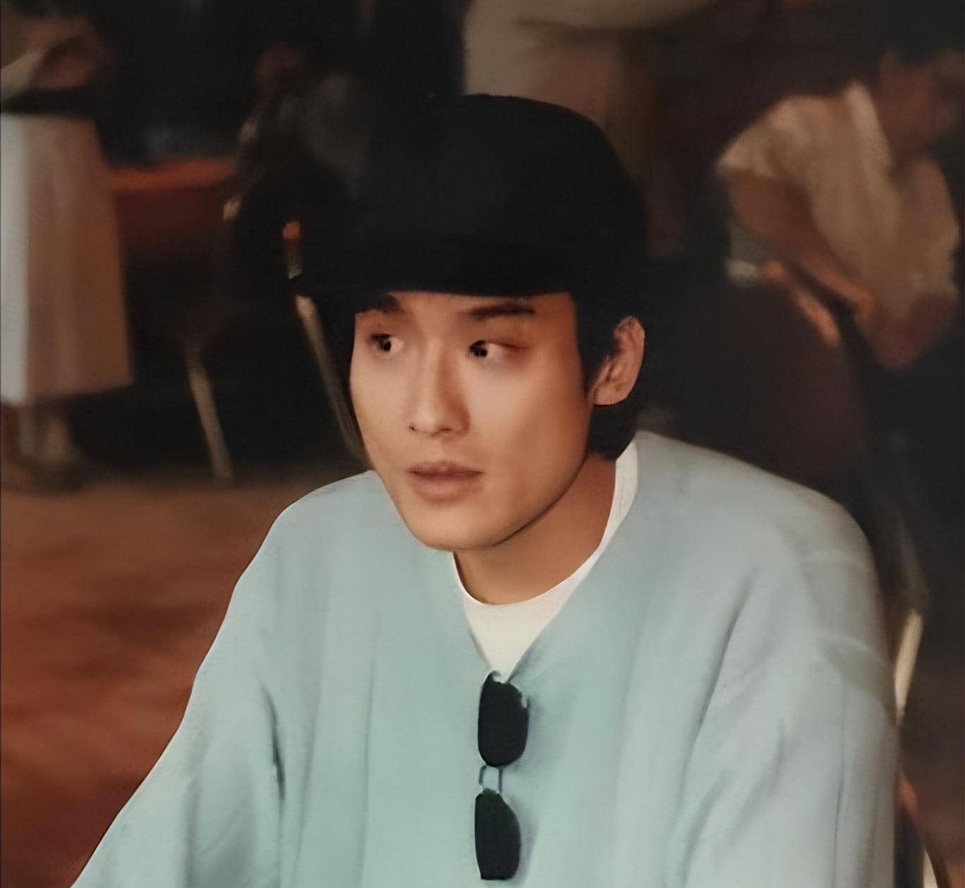 梁家辉因一句我是中国人,被封杀沦落到街头摆摊!