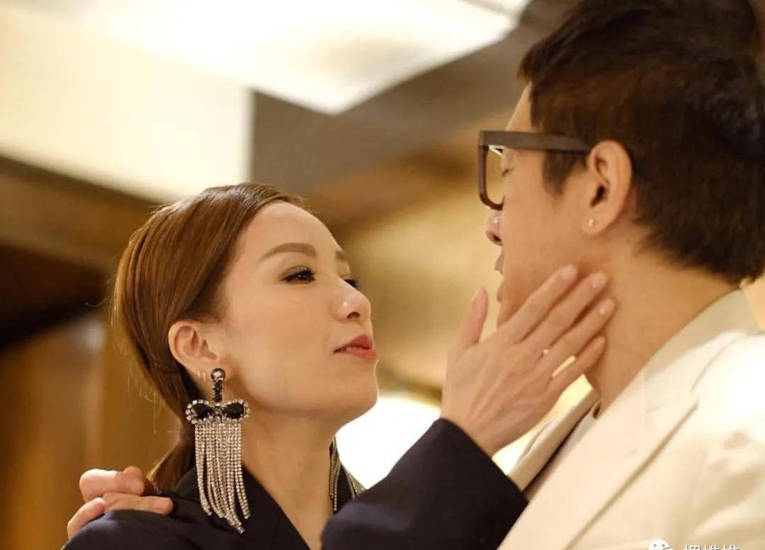 全因女方主动示爱求婚?_胡蓓蔚_胡定欣_树仁