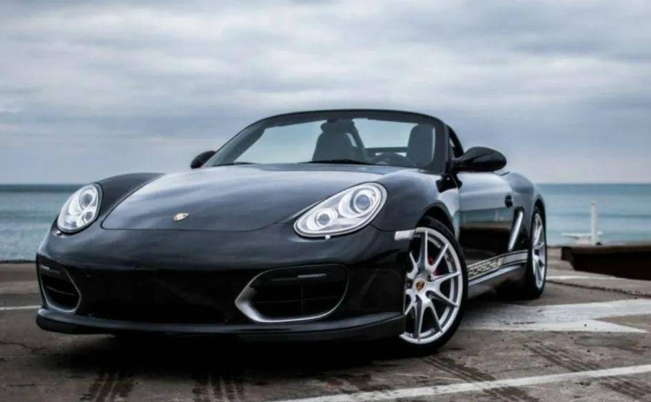 表弟被中介的说辞说服了,花15万的价格买下了这辆二手保时捷.