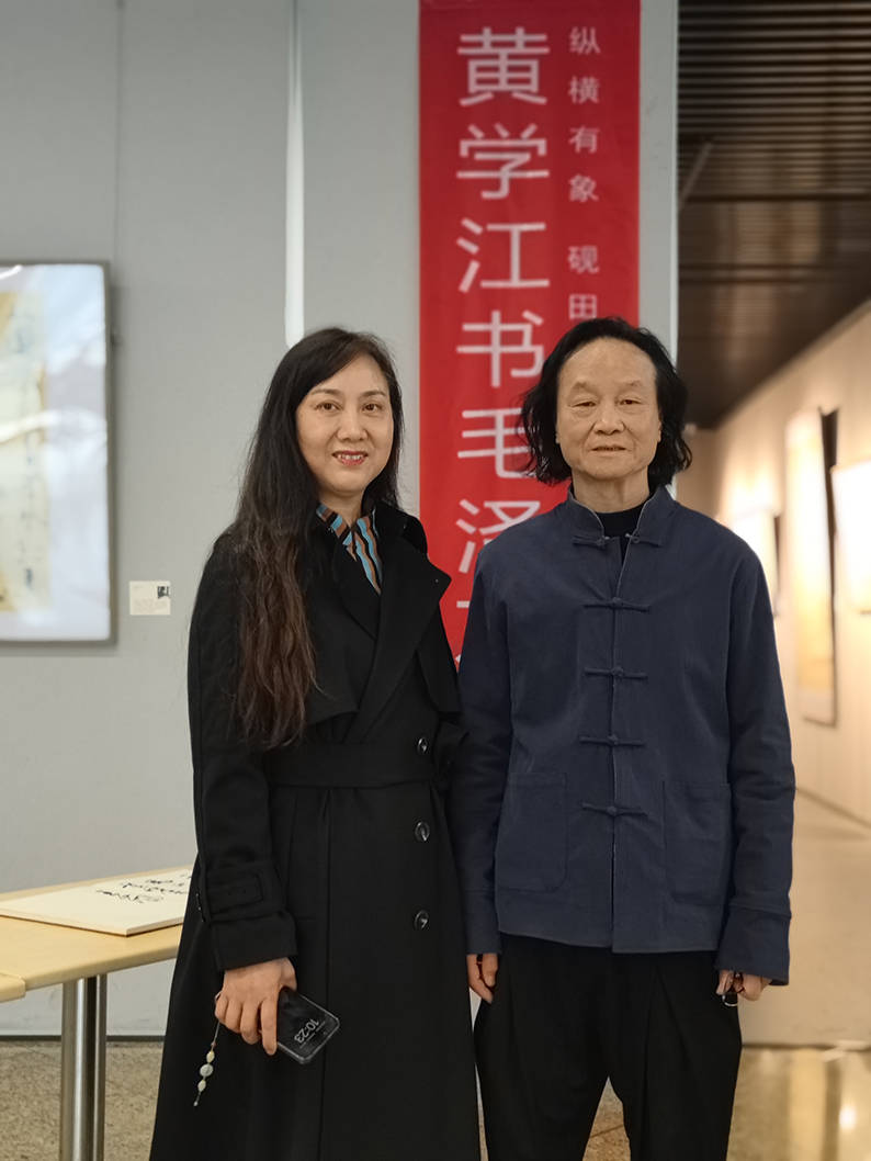 著名书法家王岚女士左起:王岚,陈金纯,黄惇,王建源,柳正梅左起:常汉平