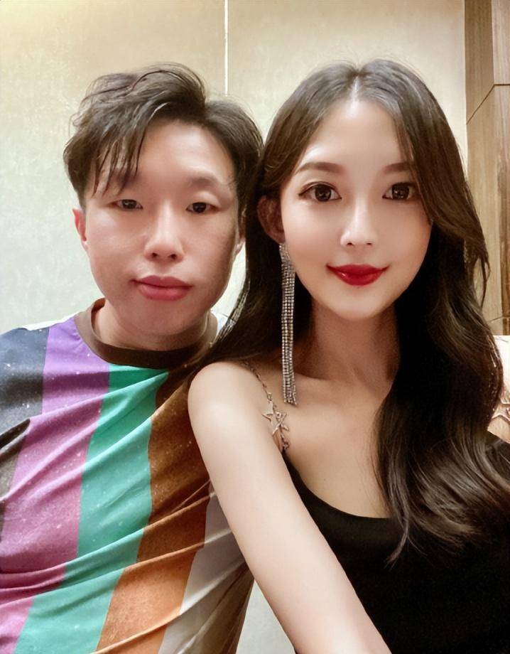 往 关系有了微妙的变化随后果断向朋友要了她的联系方式经过多番打听