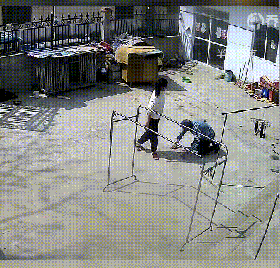 婆婆向儿媳要500元打麻将,被拒后下跪磕头,诅咒儿媳_家庭_生活习惯