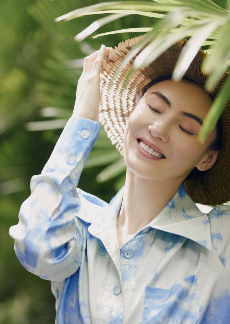 41岁小林青霞再拍《任何天气》写真,与22年前无差别,网友大赞时间变了