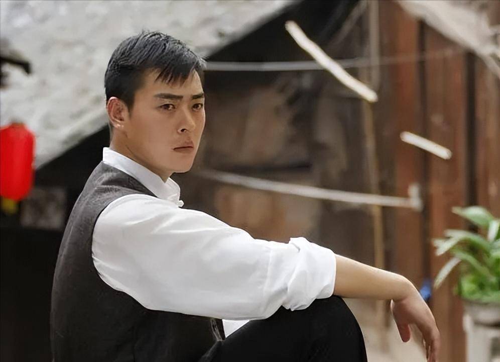 窘迫到"吃狗粮"充饥,抑郁到想要跳楼,演员张桐经历了什么_父母_工作