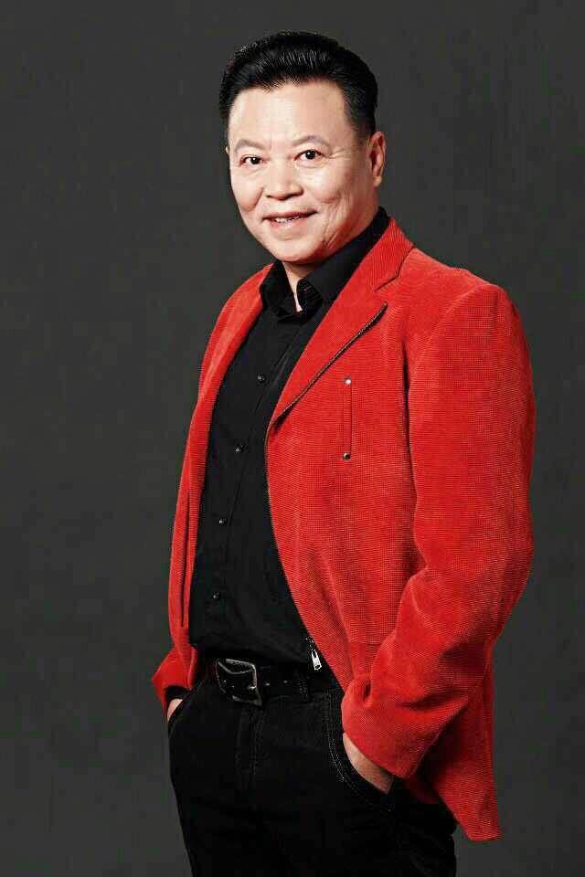赵小锐自曝和娇妻分房睡,老婆皮肤白皙没皱纹,网友表示羡慕_妻子_视频
