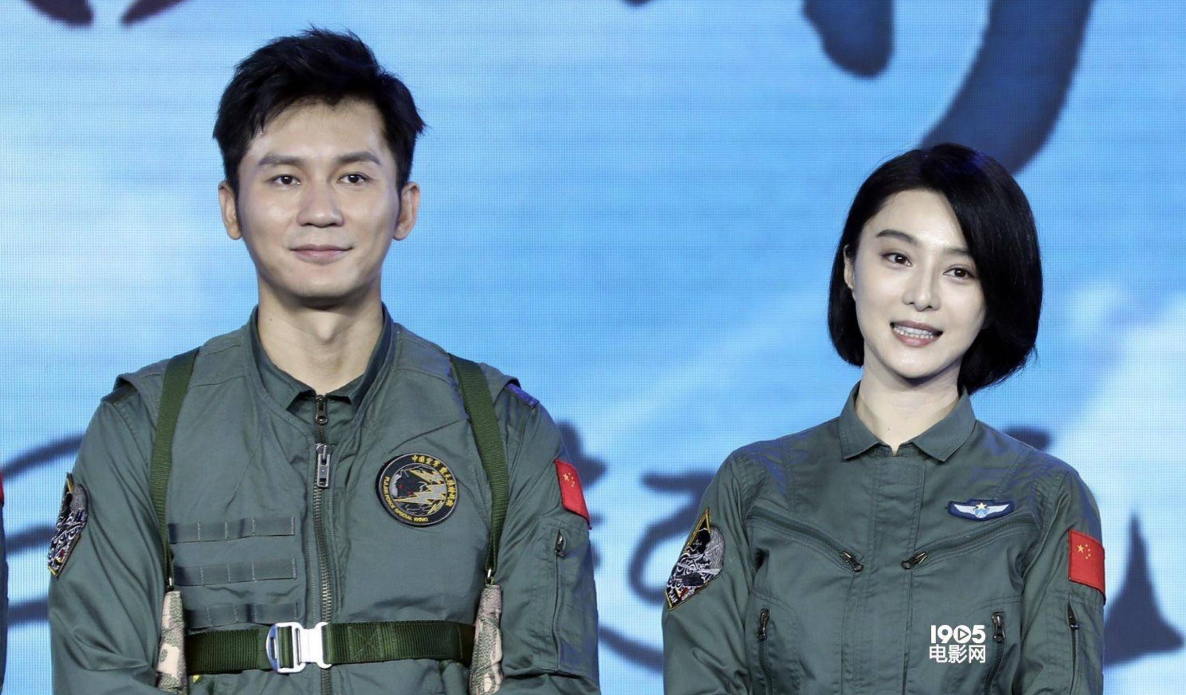 同年,李晨为范冰冰带上了钻戒,高调的向其求婚.