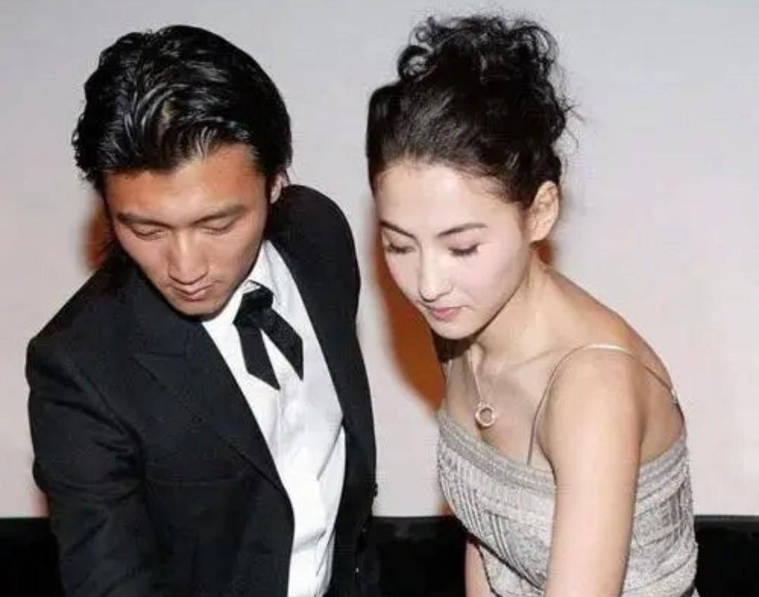 素颜憔悴,小腹隆起明显,谢霆锋疑似喜当爹_网友_谢贤_李亚鹏