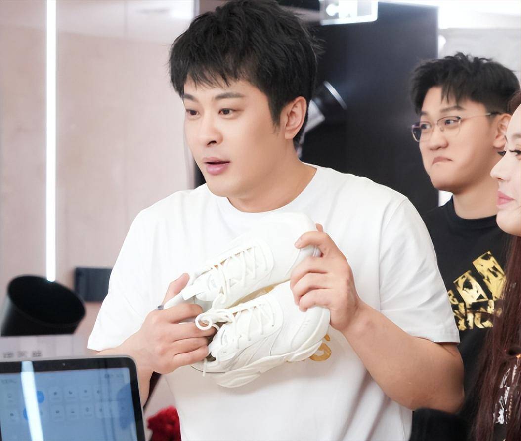 平台大老板吐槽网红辛巴:没事总"呲"大哥!