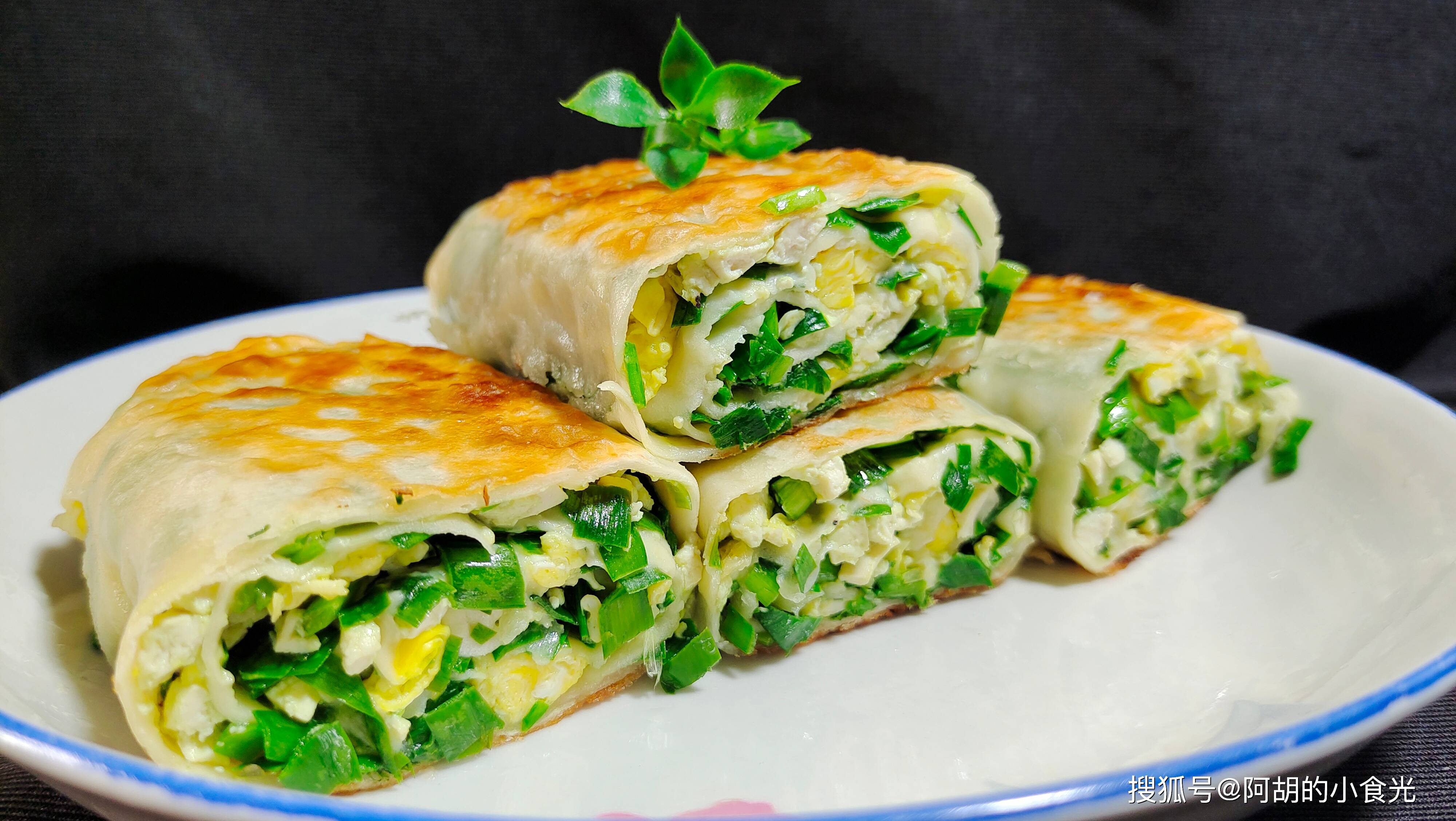 煎菜卷,鲜味十足好营养,吃了30年也不厌_阿胡_食用油_面团
