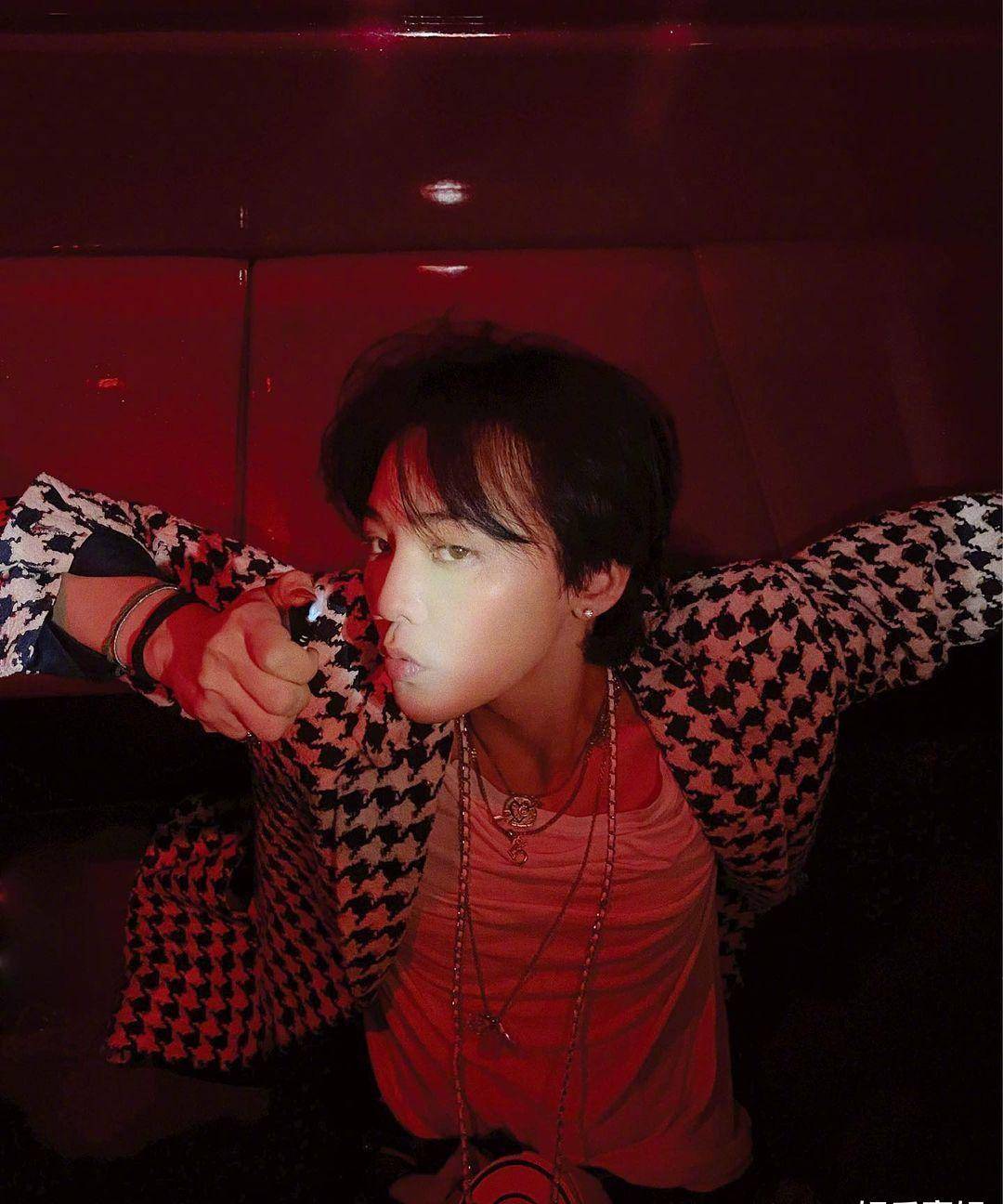 权志龙《dazed》四月封面人物,大佬出街,一如既往的颓丧气质_时尚