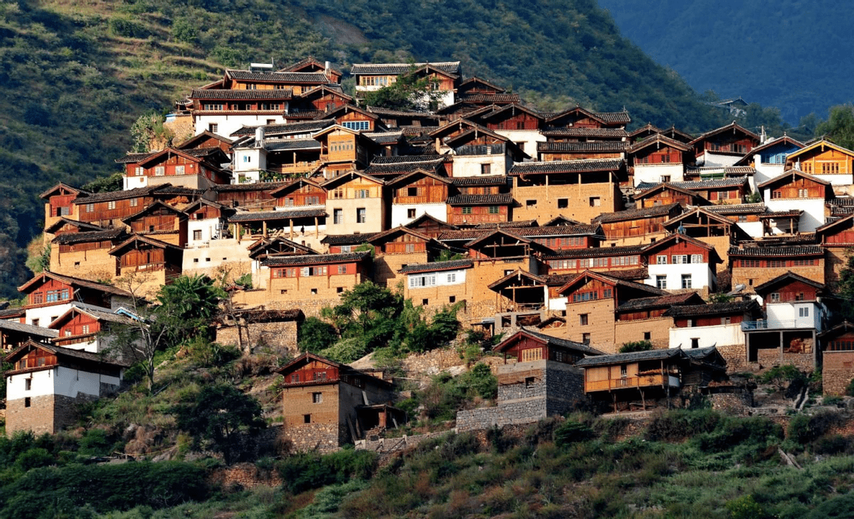 走进云南悬崖村,全村百户人家都居住在石头上,他们如何生活?