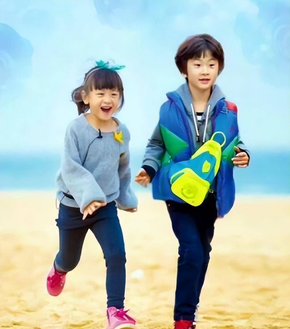 张亮的儿子天天和田亮的女儿森碟,从出场就有cp感;郭涛的儿子石头像是