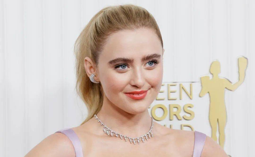 《蚁人的女儿》凯瑟琳·纽顿复古杂志大获成功,金发大波浪可爱娃娃脸