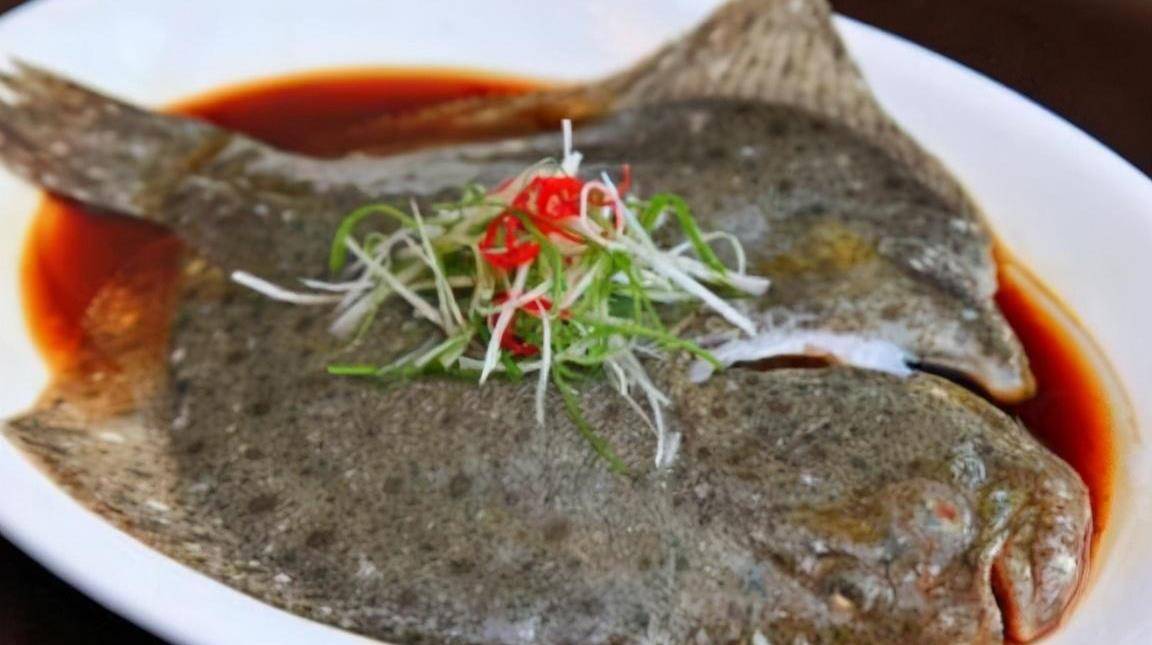 东盛澜丨清蒸多宝鱼的做法_肚子_时候_剪刀