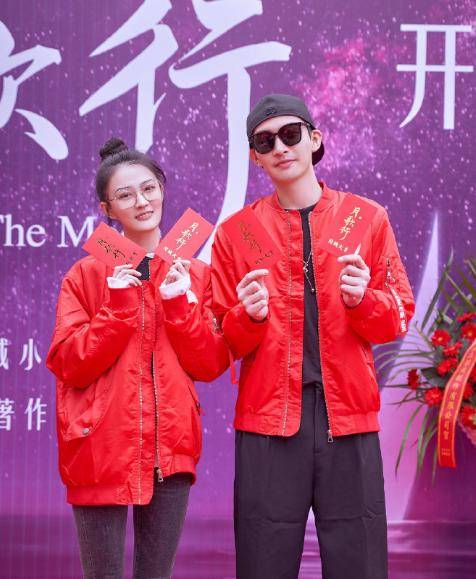 吴磊张子枫新电影上映,金晨是大陆版的萧亚轩?_男子_时候_姿势