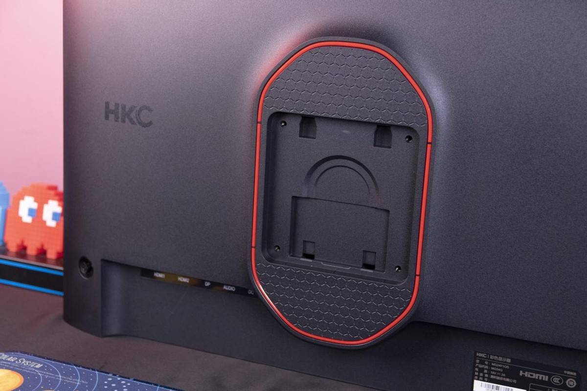 如果想解锁更多使用姿势,mg24q还内置了100x100mm的标准vesa壁挂孔位