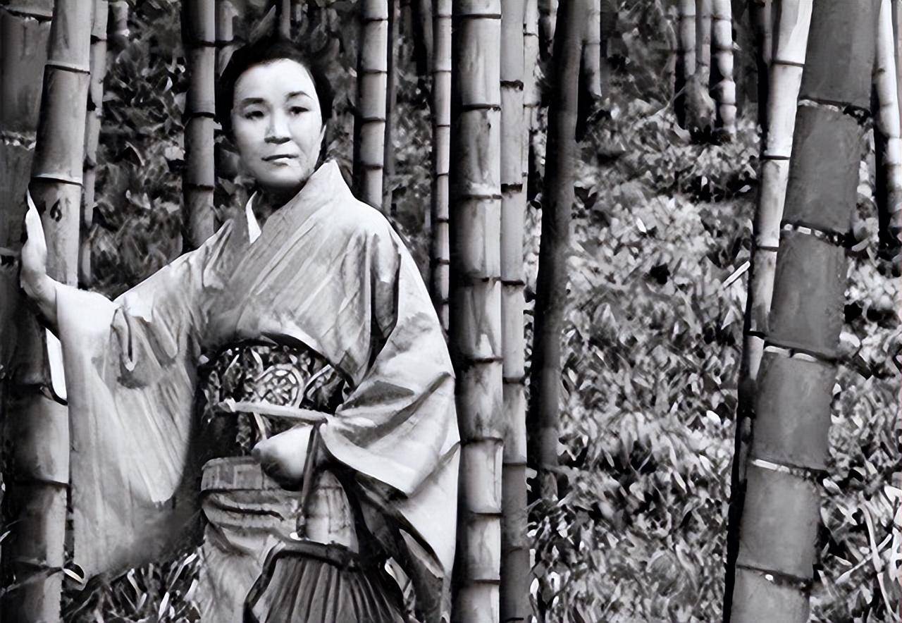 濑户内寂听值得一提的是,濑户内晴美对中国的友好态度贯彻终身,还在