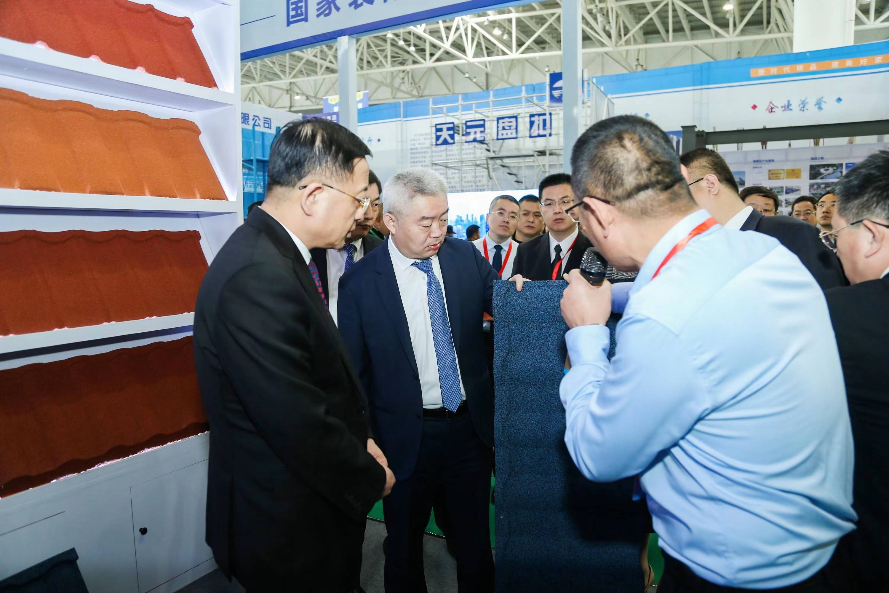 风起扬帆时|三大展会连番亮相,阿鲁山彩石瓦引领屋面材料全新变革