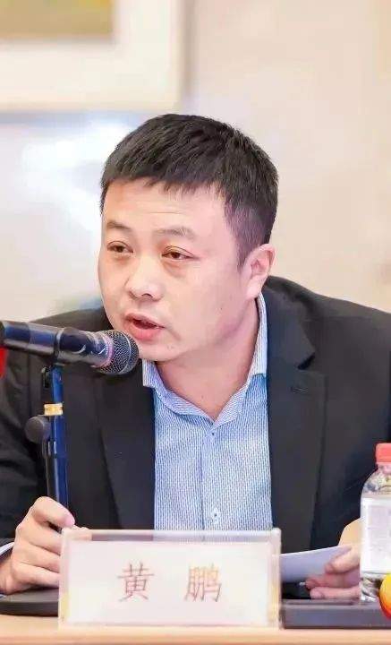 省网络直播专委会会长阮飞刚发言,他首先对网络直播协会这两年多的