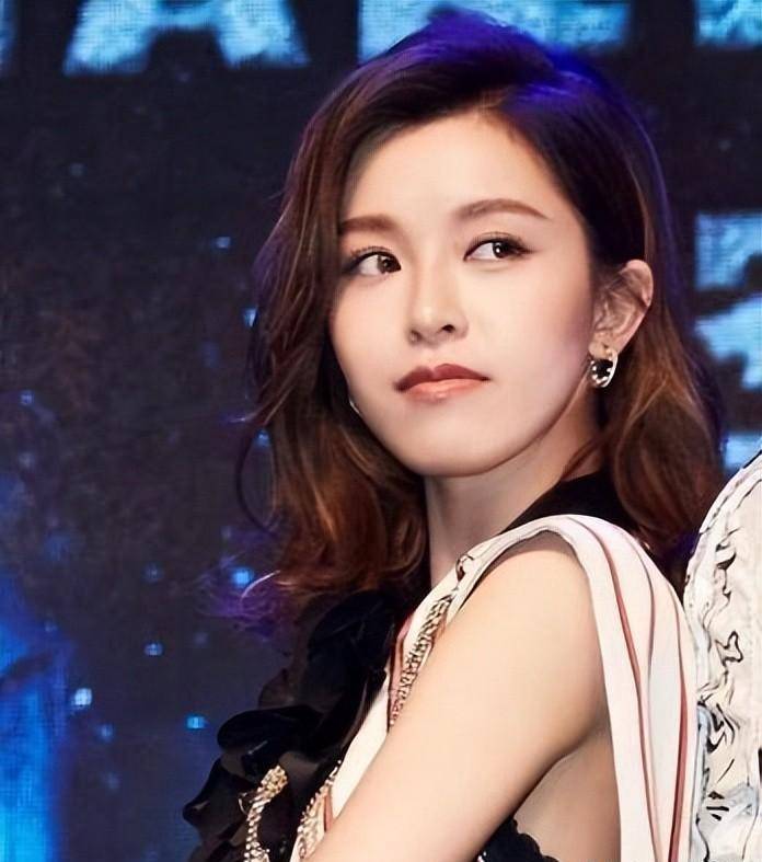 曾经沧海难为水,看杨颖分手一年,恢复单身之后怎样了_黄晓明_陈伟霆